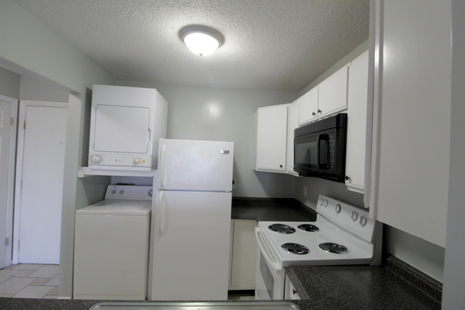 Kitchen - Hunters Ridge  - 2 bedroom - 2 bath apartment for rent!