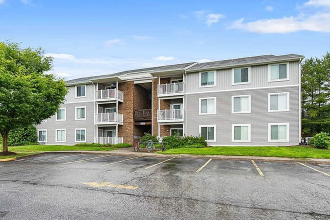 Outside View - 1207 University Terrace Unit D