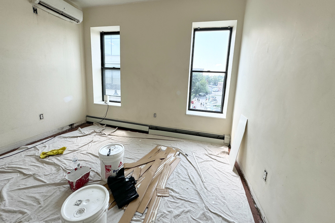 Bedroom - 3 Bedroom Apartment Duplex on Ruggles St