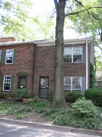 end unit - 2BD/1.5BA Midtown townhome with pool and laundry in quiet community with parking 2 miles from UT