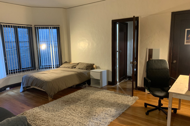 Bedroom - North Berkeley Studio, summer sublet Apartments