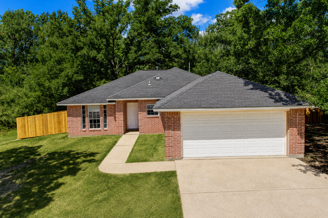 Outside Street View - Preleasing Aug 2026 | Affordable 4BR Home Near Texas A&M w/ Huge Backyard / Pets ok