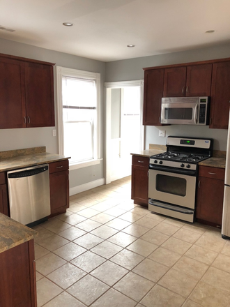 . - Huge 4 Bed 2 Full bath Duplex, Laundry in unit, Central AC Apartments