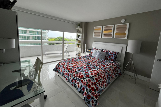 Bedroom - Beautiful Ocean view bedroom with private bathroom in Brickell. Close to Brickell city center. Condo