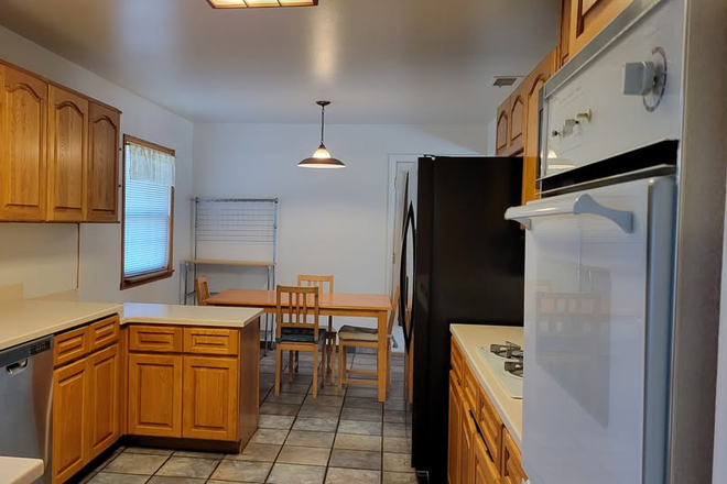 Kitchen and Dining - Private Bedrooms within 10 minute walk of UCR House