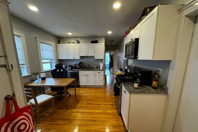 Kitchen - Modern, sunlit 5 bedroom with gorgeous kitchen! NO FEE Apartments