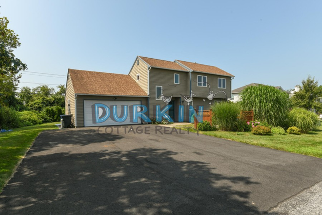 Exterior - Gorgeous Eastward Look House