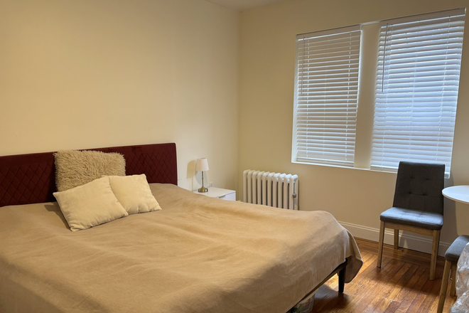 Bedroom - 1 Bedroom on Haviland St. Close to Campus! Apartments