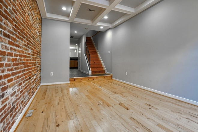 Living Room - Large 1BR with Private Bathroom – Upper Fells Point Townhome