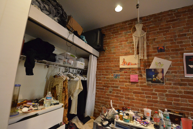 Room 1 - Modern 3 Bed 1 Bath w/ Large LivingRoom on 409 Marlborough St — Avail 9/1/26 · Text/Call 385-72 Apartments