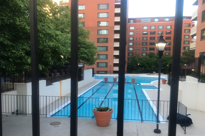 Swimming Pool - River Place South, Rosslyn, Fully Furnished Studio Apartment