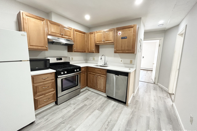 kitchen - 3 Bedroom Apartment | Fully Applianced Kitchen | Open Concept Living