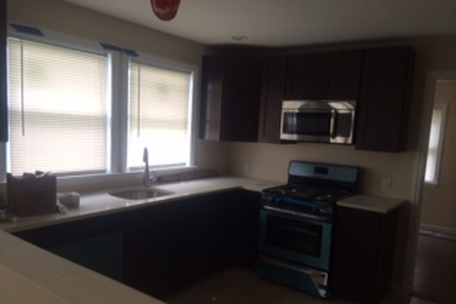 Large Modern Kitchen - ***MUST SEE Diamond Renovated House/Rooms***