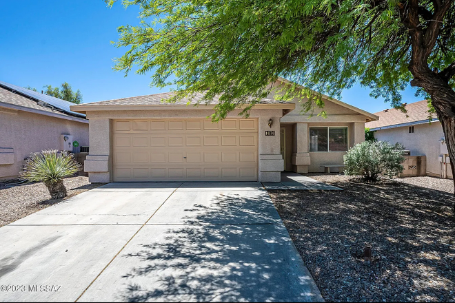 Front of House - Modern Comfort in a Quiet Tucson Neighborhood