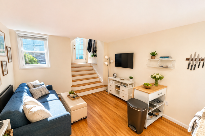 1 - Beacon Hill 2 bed 2 bath 9/1 outdoor space no fee 1month free (24-month Lease) Apartments