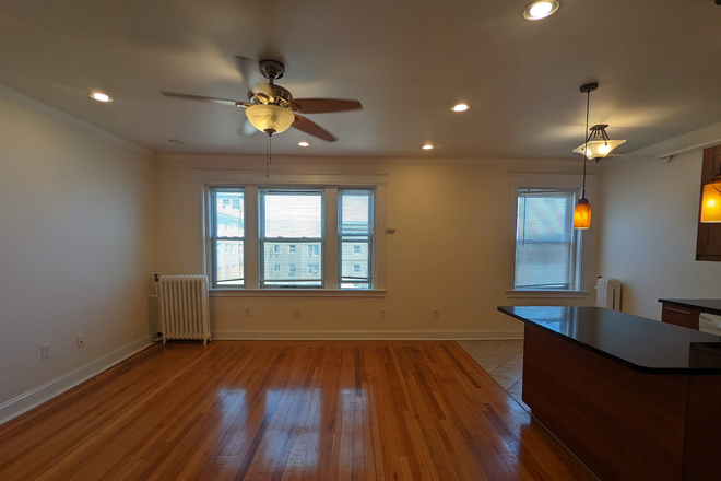 1 - Spacious Studio and 1 beds, H/HW inc, Elevator, Student Ok, No Broker Fee! Apartments