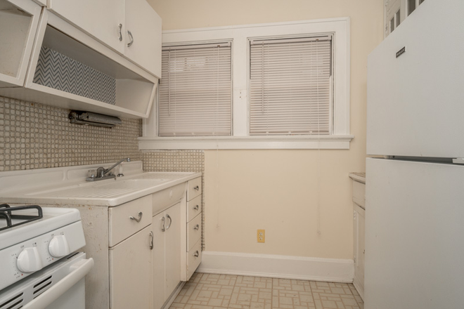 Kitchen - 136 Detzel House