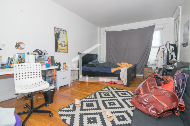 living room - Large 2 bed near the Green Line and BU for the upcoming school year! Apartments