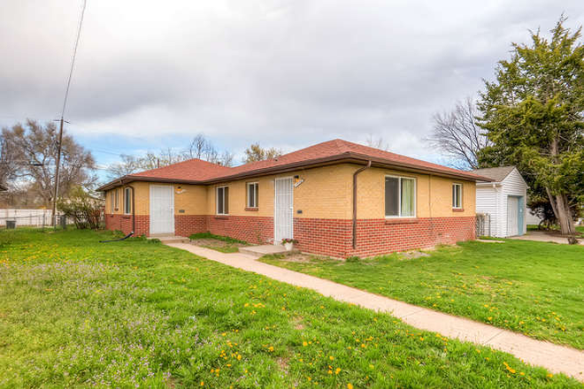 Easy access to campus and downtown - Duplex unit (2bd/1ba) west of campus; on bus line