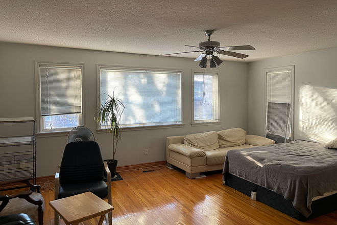 Bedroom/room - Very large sunny South facing upstairs room Bayview and Finch House