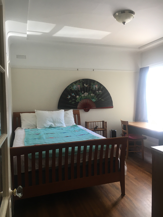 Room with sleighbed - Furnished Room for One - Walk to Campus Apartments