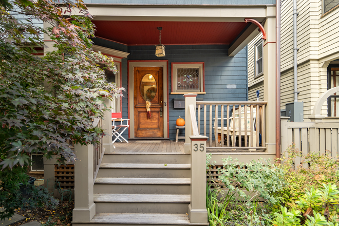 Front entrance - Sabbatical or Academic Year Furnished Unit Apartments