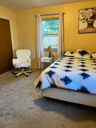 bedroom - 1 room with private bath in Large home in Frasier Meadows