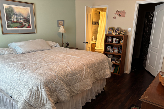 Bedroom with king bed - Brieschke home Upstairs Room for Rent