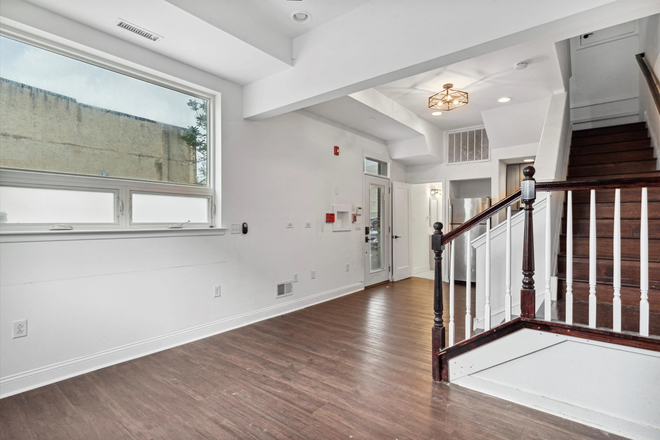 Living Area - Large Modern 2-Floor 1 Bed 1.5 Bath Apartments