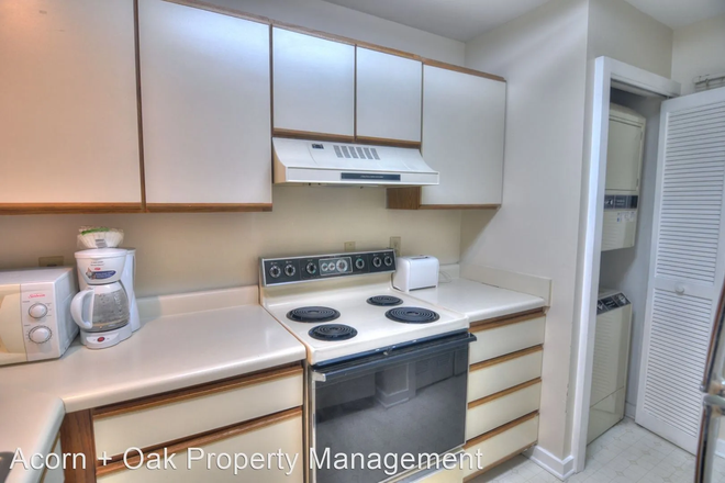 Kitchen - Mill Creek Condominiums