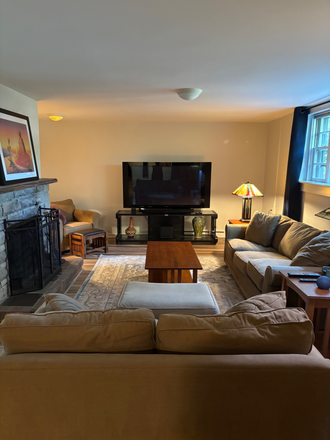 Living Room - 1 Bedroom Apartment in Quiet Neighborhood of Centrally Located Arlington