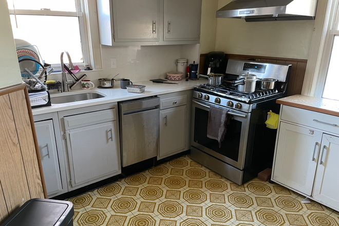 Kitchen with quartz countertop and stainless appliances - Large unit at convenient spot with quartz countertop &stainless steel appliances, HVAC Duplex