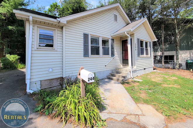  - 3bd/2ba House On Faculty Street---Great Location!