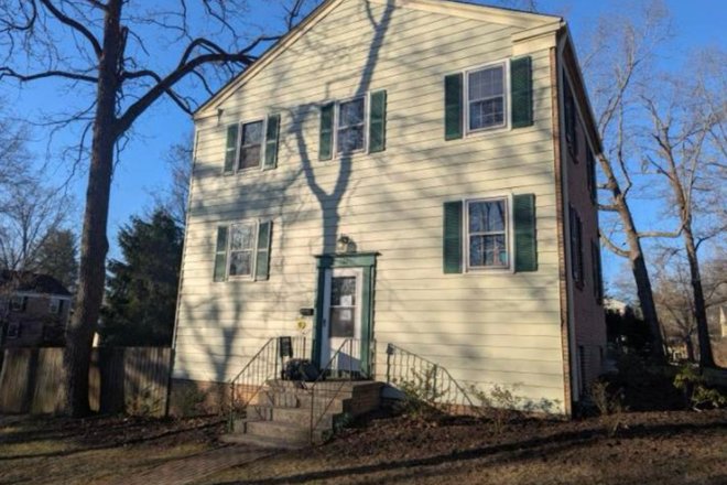 Front of house - Renovated Townhouse close to campus