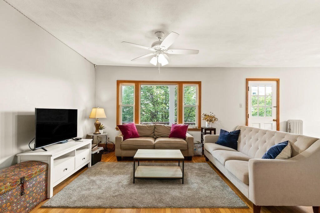 . - STUNNING 4 Bed / 2 Bath w/ LAUNDRY IN UNIT! 2 PARKING SPOTS! Available 6/1/26!!