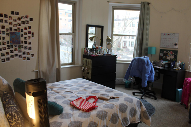 living - LOCATION!! 2 BED WITH HEAT/HOT WATER INCLUDED! NO BROKER FEE! AVAIL 9/1/26! Apartments