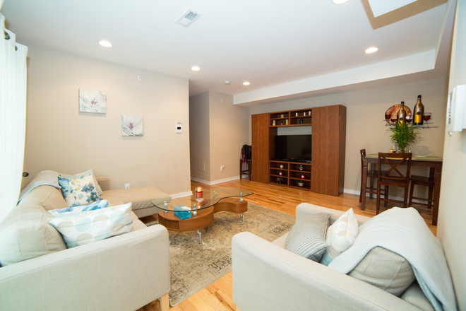 living room - Gorgeous Spacious 3 bed 2 bath apartment