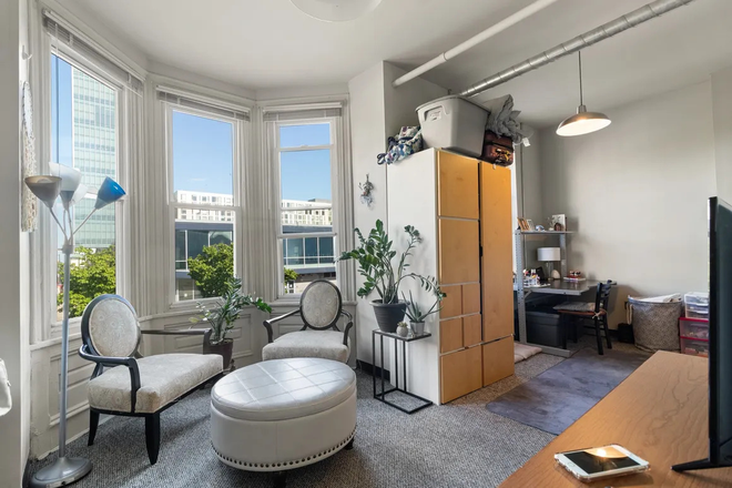Big bedroom 1 with large bay window - 2 Bedroom, 1 Bathroom Apartment One Block from Campus