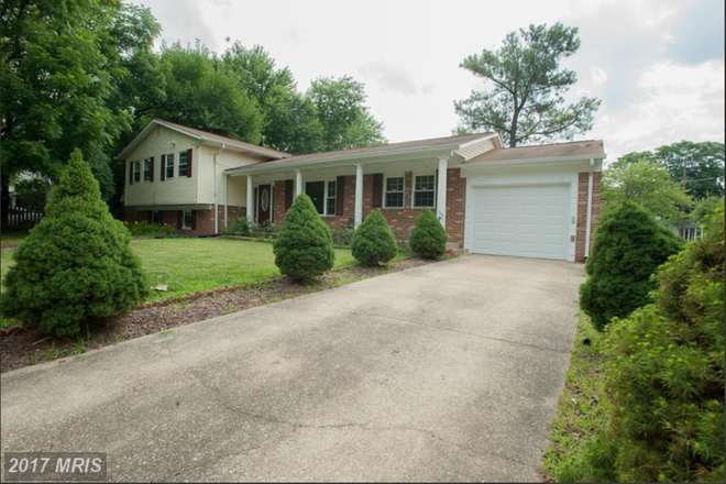 Outside Street view - Lakeland Road Single house, Close to campus