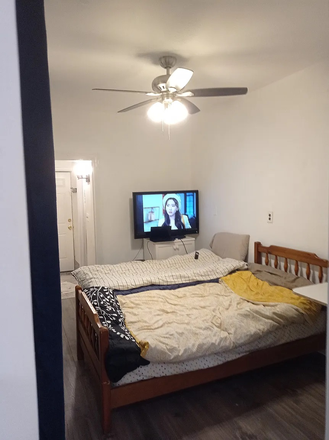 3rd bedroom back and its private bathroom - Quiet and safe house in 7-mins walk to medical/nursing/public health schools and hospital