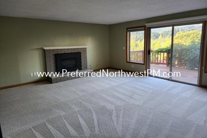 Living - Beautiful 3 Bedroom Home in Southeast Eugene
