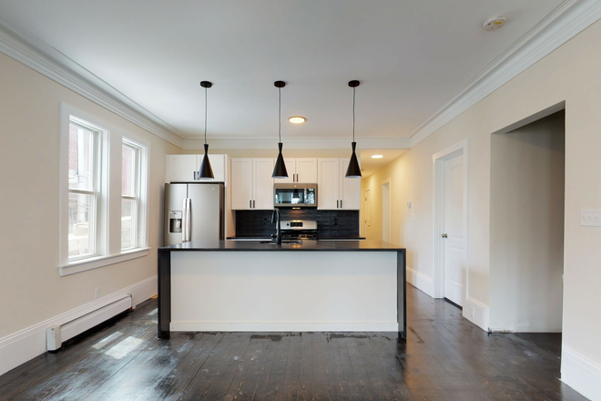 living - BEAUTIFUL 5 BED/2 BATH, NO BROKER FEE! AVAIL 9/1/26!!