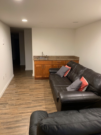 living room - Modern 3 Bedroom Apartment close to Temple Campus