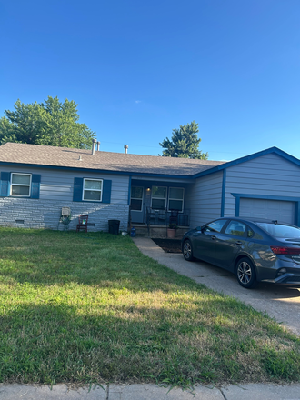 House! - Looking for a roommate! 3bedroom house!
