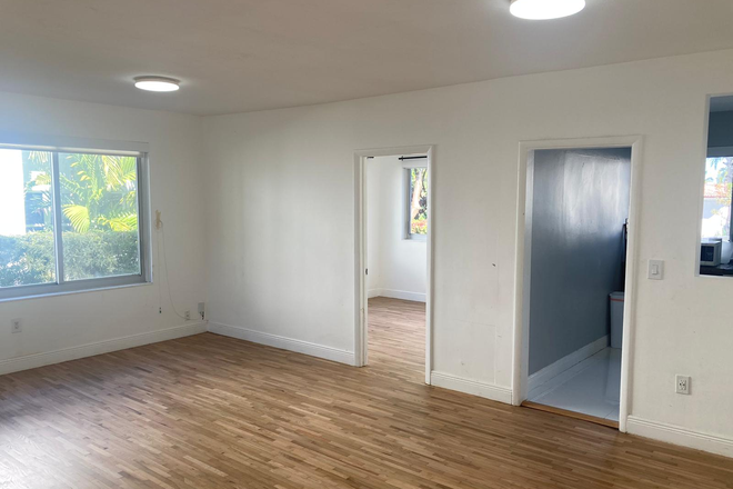 Main Room - NEW MODERN DUPLEX WITH 4 LARGE BEDROOM/2 FULL BATHROOMS CLOSE TO UM CAMPUS ON PONCE DE LEON BLVD Duplex