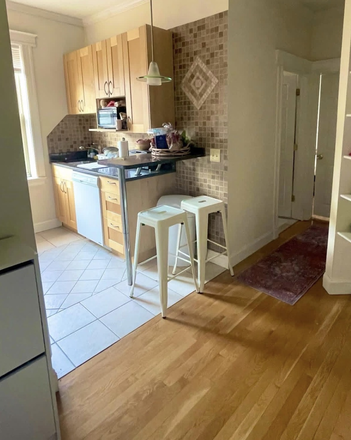 Kitchen - 1bd in a 2bd/1bth close to campus!