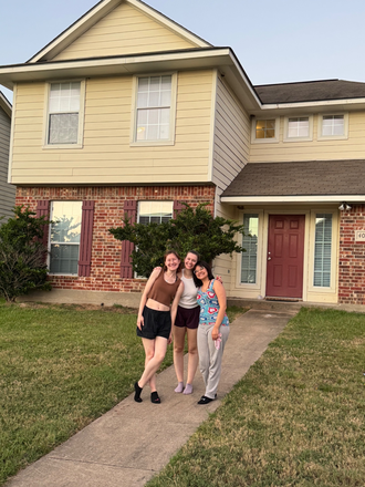 Front of house - 4 Bedroom House close to campus!