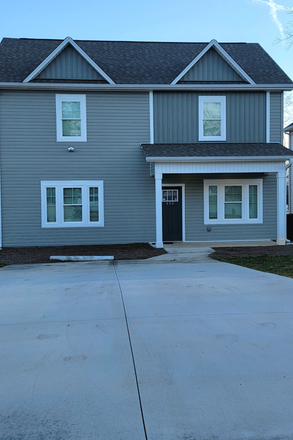 Outside street view - Charlton Farms Luxury Student Homes