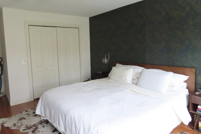 Master Bedroom - 3 Bedroom Townhouse - Great for long-term renter