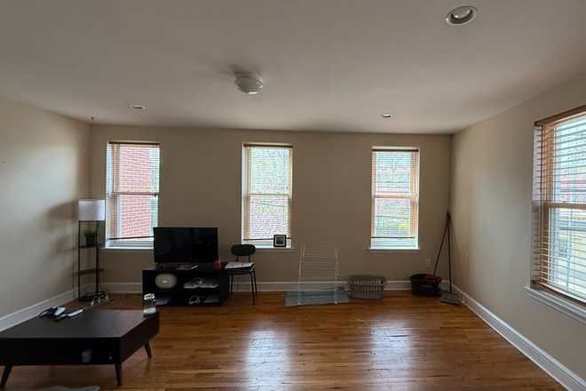 Large living room with 4 windows - Beautiful 1 bedroom apartment in Graduate Hospital - 2nd floor - close to shops and restaurants